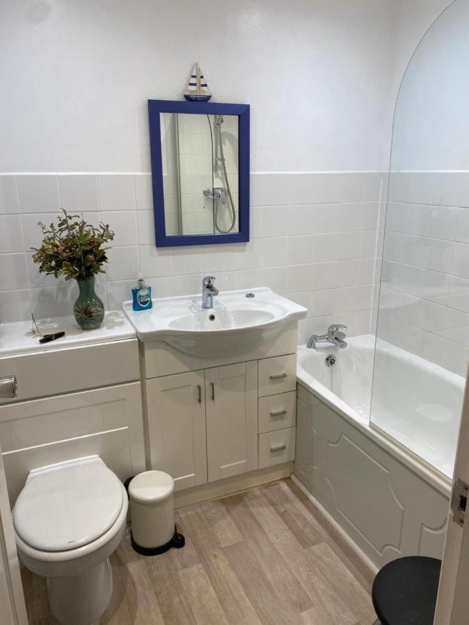Trafalgar, Lovely Ground Floor Flat With Outside Patio Garden, Minutes Walk To Seafront 시뷰 외부 사진
