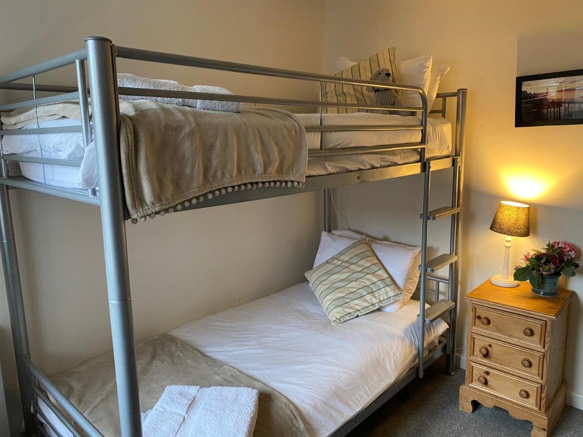 Trafalgar, Lovely Ground Floor Flat With Outside Patio Garden, Minutes Walk To Seafront 시뷰 외부 사진