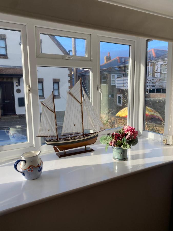 Trafalgar, Lovely Ground Floor Flat With Outside Patio Garden, Minutes Walk To Seafront 시뷰 외부 사진