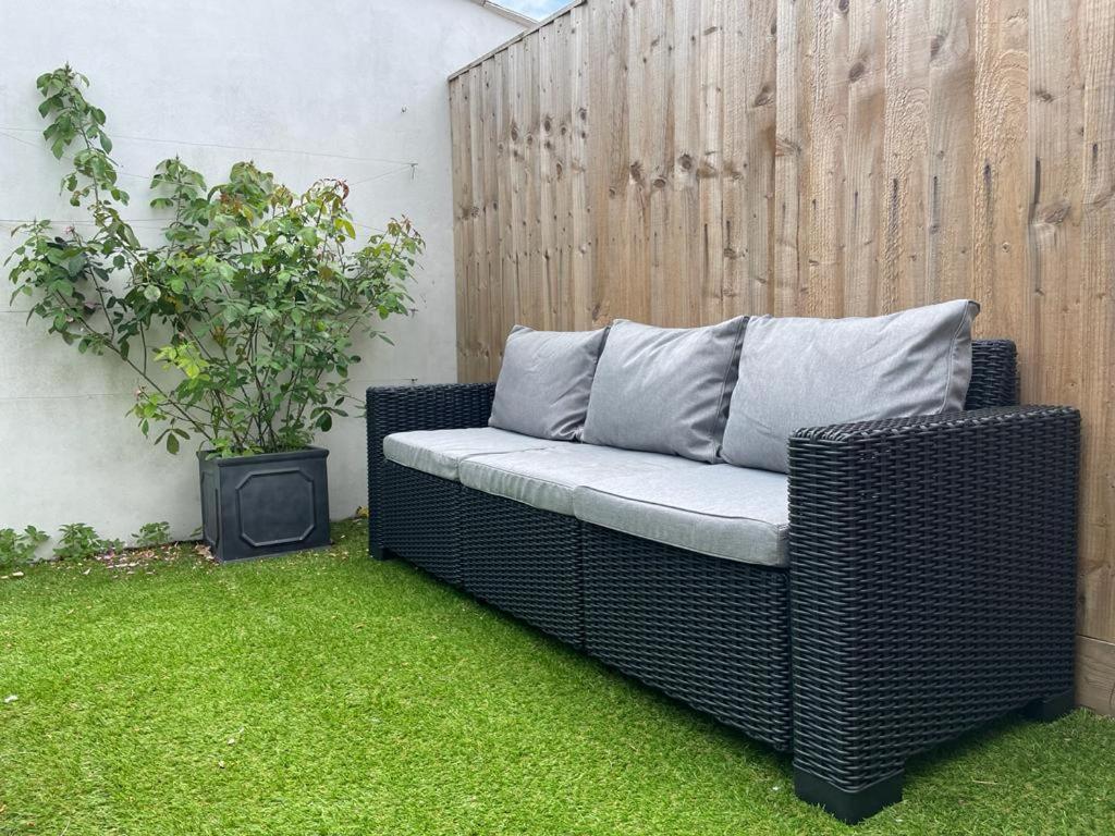 Trafalgar, Lovely Ground Floor Flat With Outside Patio Garden, Minutes Walk To Seafront 시뷰 외부 사진